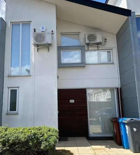 بيت للعطل Great House + Air Conditioning + Free Car Parking