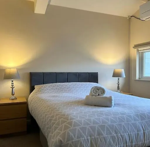 Great House + Air Conditioning + Free Car Parking * مانشستر