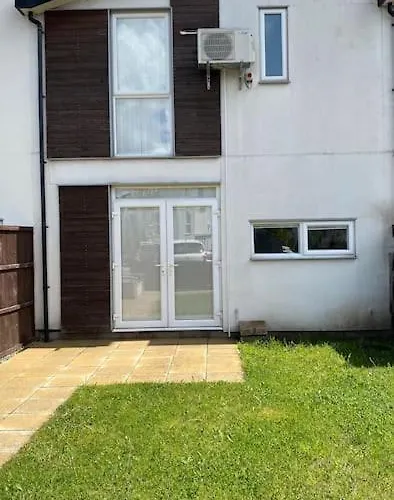 Great House + Air Conditioning + Free Car Parking 別荘