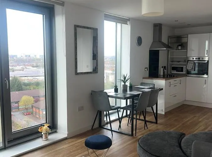 Salford Quays Apartment, *