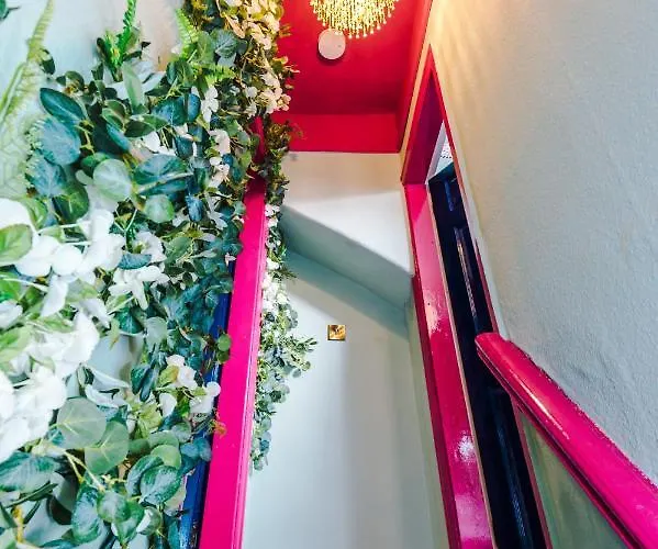 Spacious And Modern 5 Bedroom House