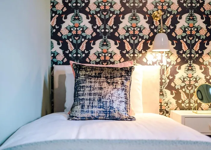 Spacious And Modern 5 Bedroom House *