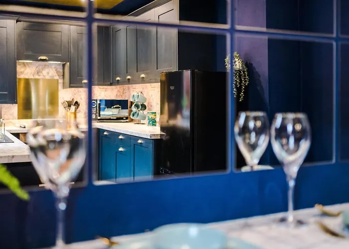 Spacious And Modern 5 Bedroom House * Manchester