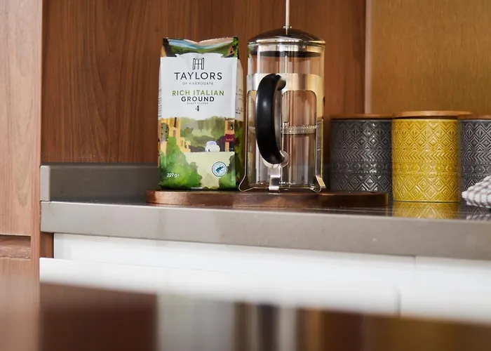 Fabulous 5 Bed House W Parking 펜션 맨체스터