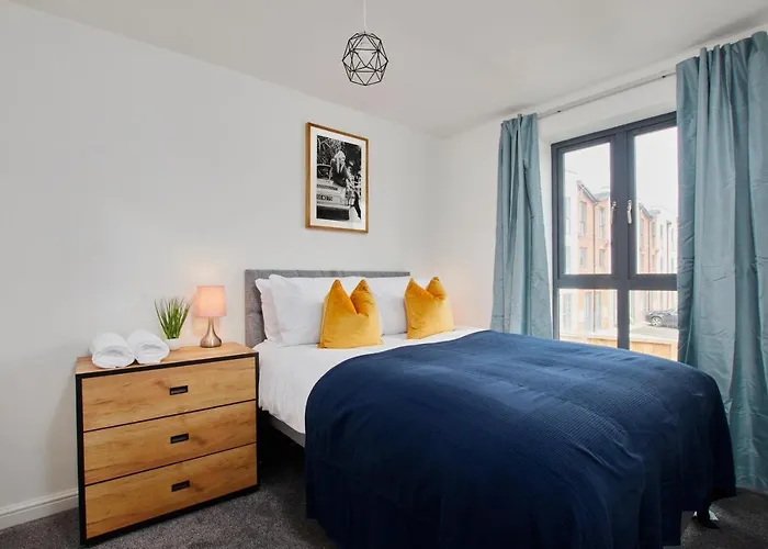 Fabulous 5 Bed House W Parking * 맨체스터