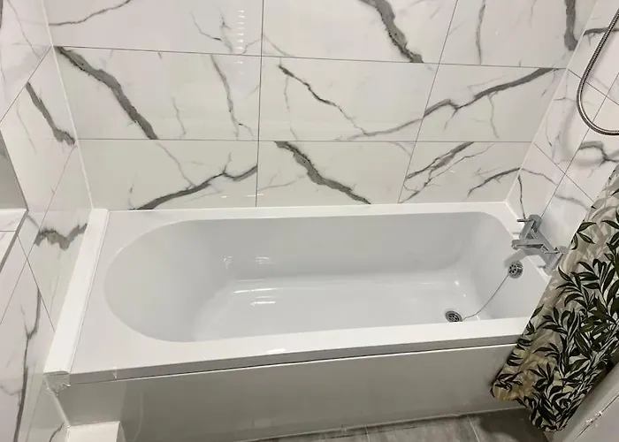 New Getaway - Free Gated Parking With Fob Апартаменты