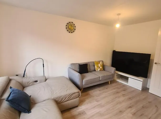 Lovely New In Close To Fc Manchester