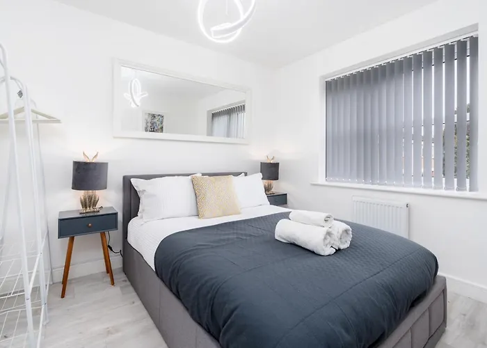 4 Bedroom, 3 Bathroom Walking Distance To Centre Tatil Evi Manchester