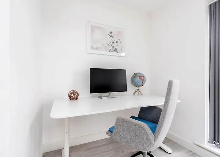 4 Bedroom, 3 Bathroom Walking Distance To Centre * Manchester