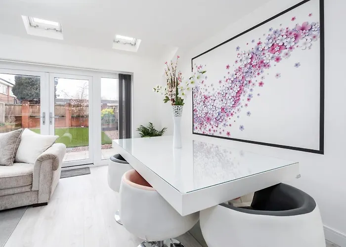 4 Bedroom, 3 Bathroom Walking Distance To Centre Manchester