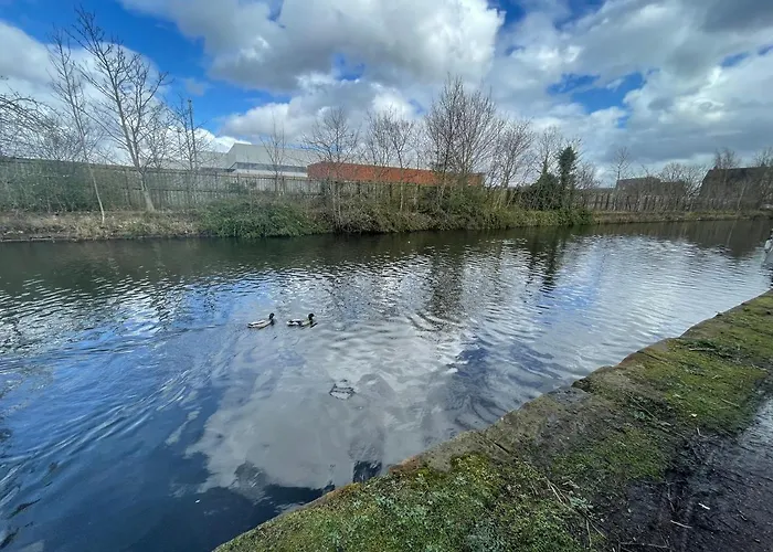 Marine Viewing 2 Bedrooms Flat * Manchester