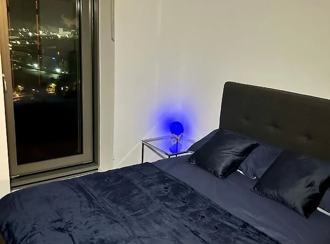 Salford Quays Apartment, Манчестер