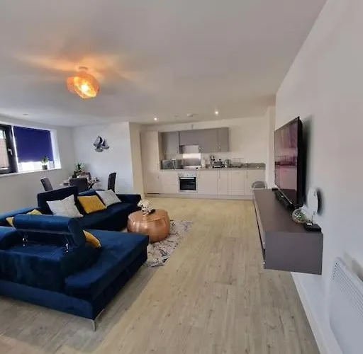 Luxury 2 Bed, 2 Bath - The Quays Apartman