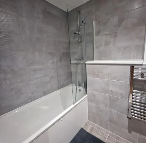 Luxury 2 Bed, 2 Bath - The Quays Apartman Manchester