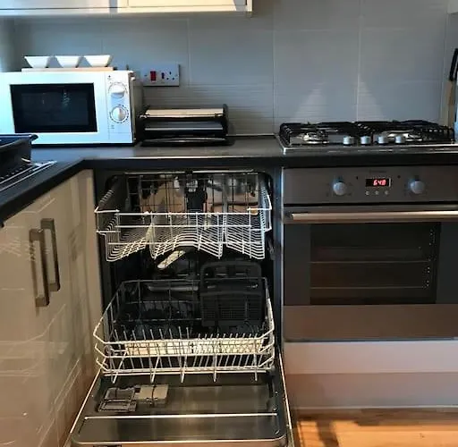 度假居 Cosy House Near Centre And Football Stadium