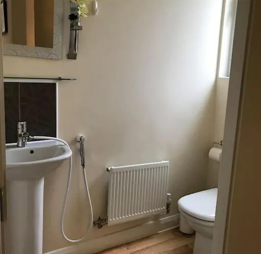 度假居 Cosy House Near Centre And Football Stadium