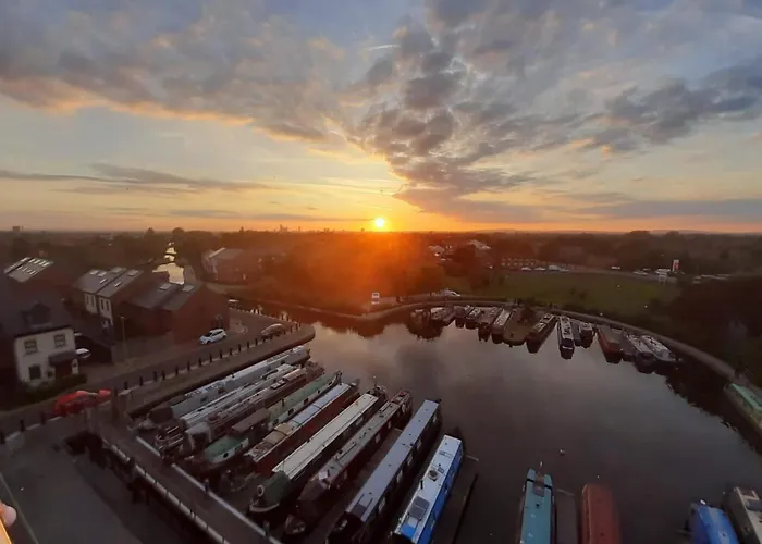 Balcony Marina With Skyline Views - Free Secure Parking * Manchester