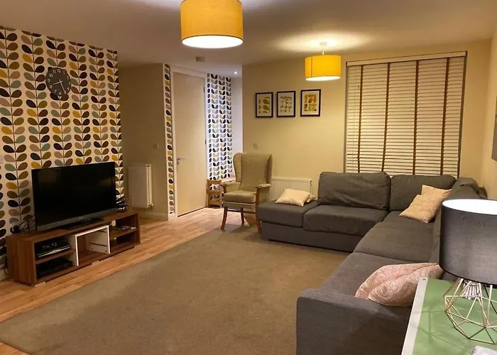 度假居 Cosy House Near Centre And Football Stadium