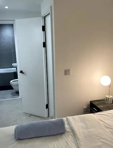 2 Bedroom In Salford Appartamento *