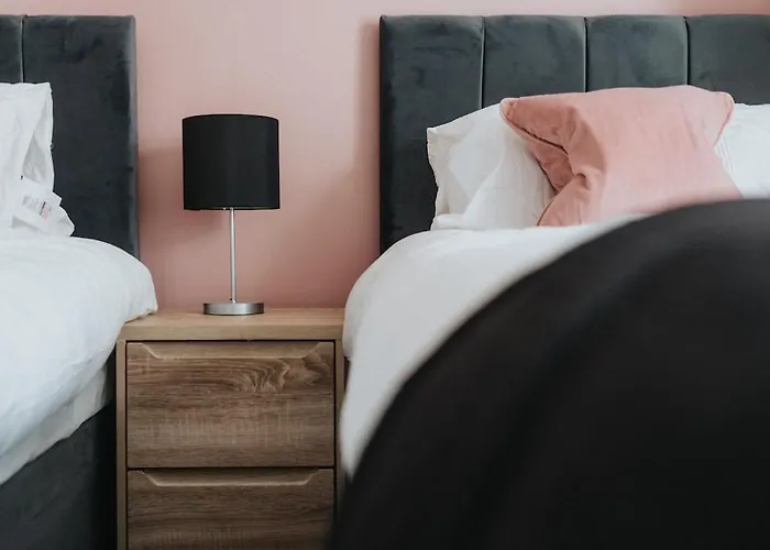 Living Penthouse With Parking * Manchester