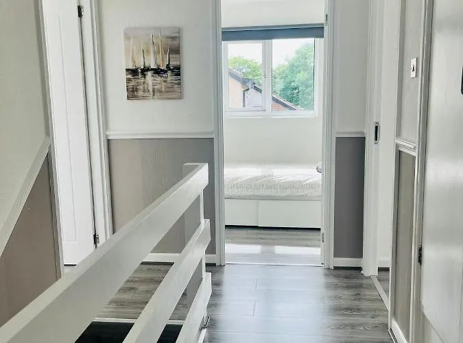 Allenby Walk Private In A 4 Bed Shared House *