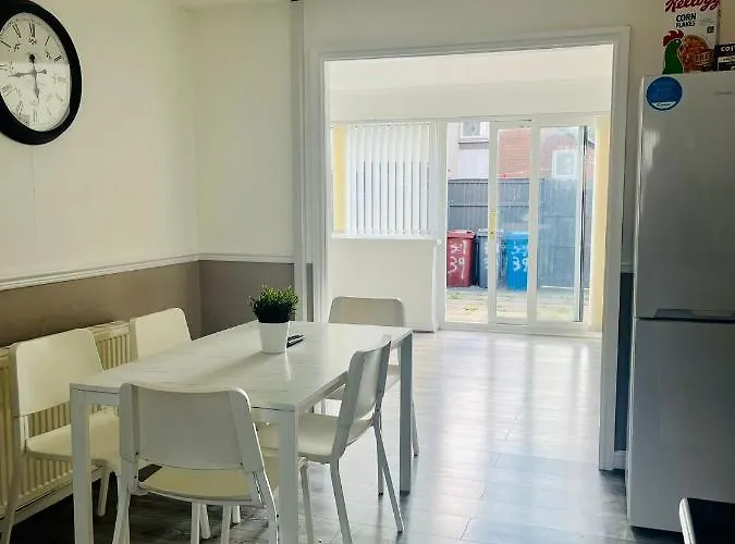 民宿 Allenby Walk Private In A 4 Bed Shared House *