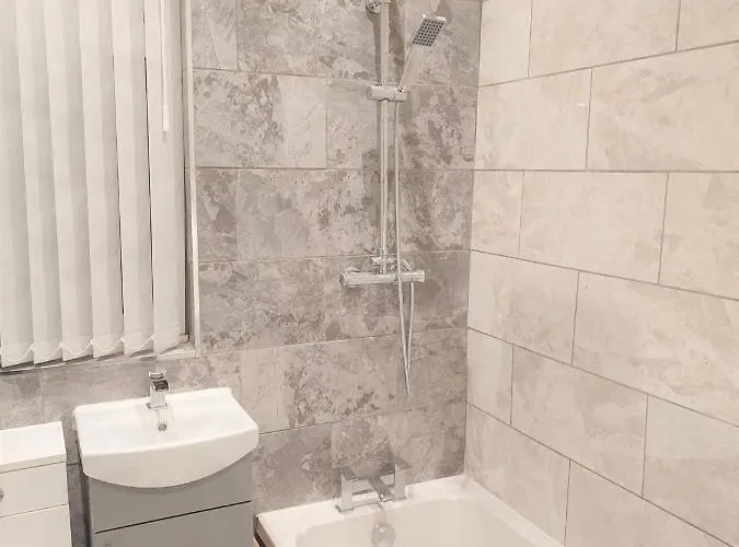 Newly Refurbished 2- Bed Stylish Manchester