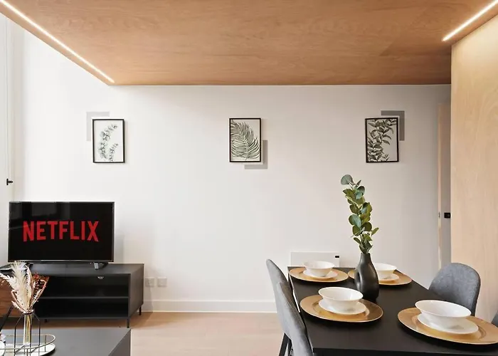 Skygardens - Stylish Duplex - Roof Garden *