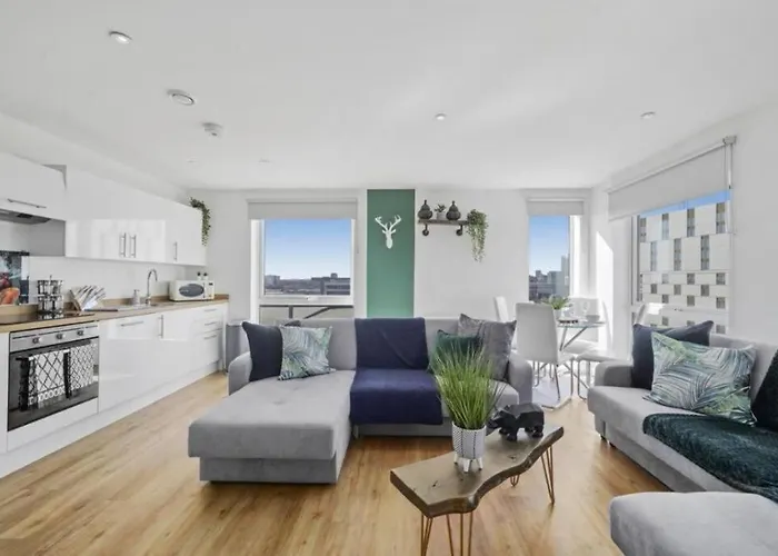 Stunning 3-bedroom Flat With Parking * Manchester