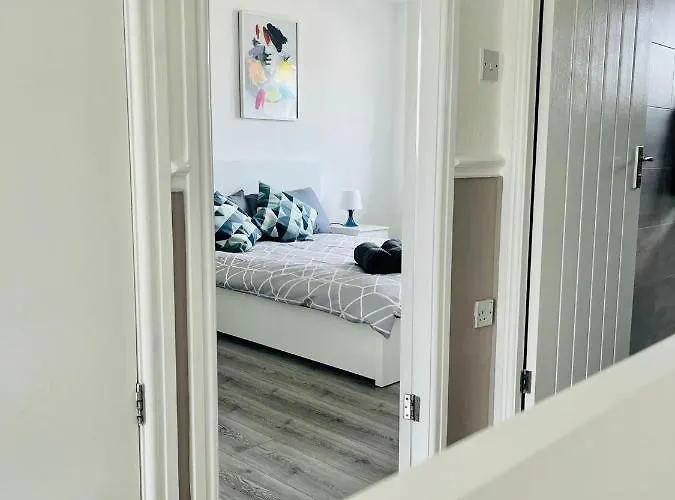 Allenby Walk Private In A 4 Bed Shared House *