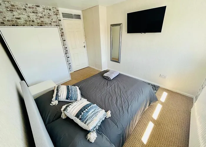 בית אירוח Barnstaple Drive Private In A 2 Bed Shared House מנצ'סטר