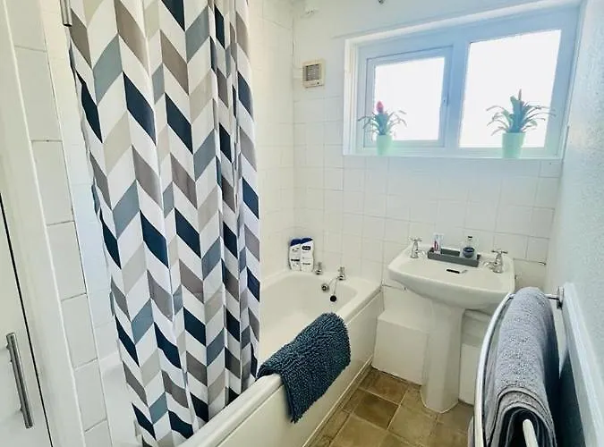 בית אירוח Barnstaple Drive Private In A 2 Bed Shared House *