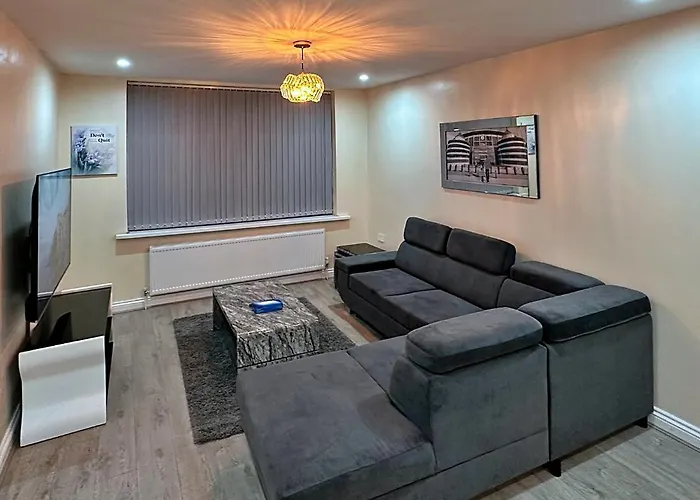 Full In Heywood Street Near Cheetham Hill 맨체스터