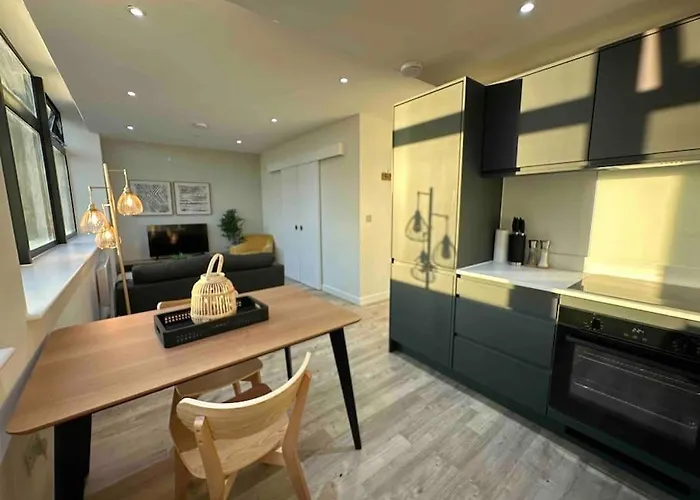 1 Bed Flat With View Of Old Trafford