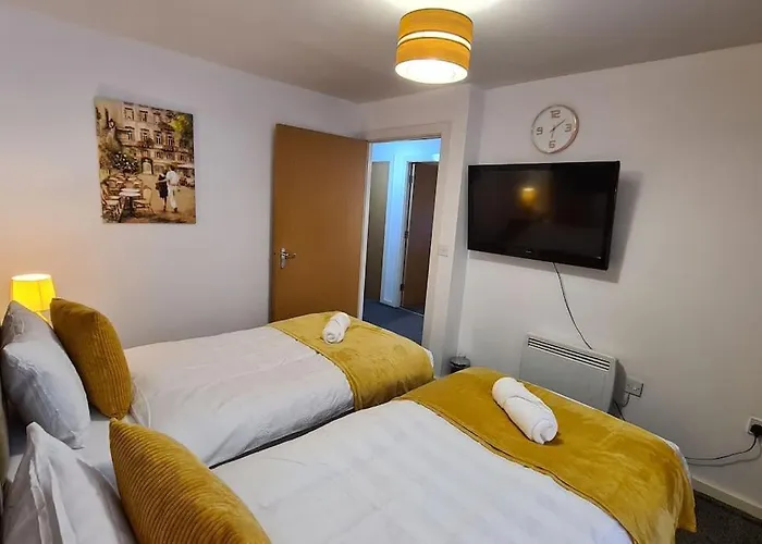 Lovely 2-bed Apt+wi-fi+parking. Manchester