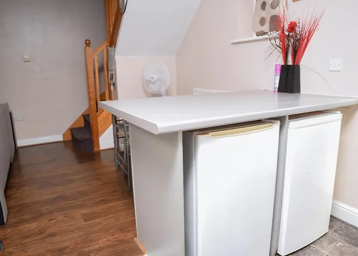 87 Rawsthorne Avenue * Manchester