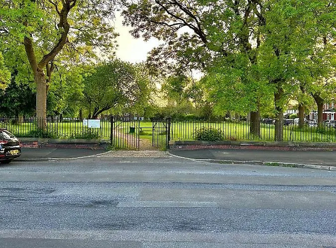 펜션 Full In Heywood Street Near Cheetham Hill 맨체스터