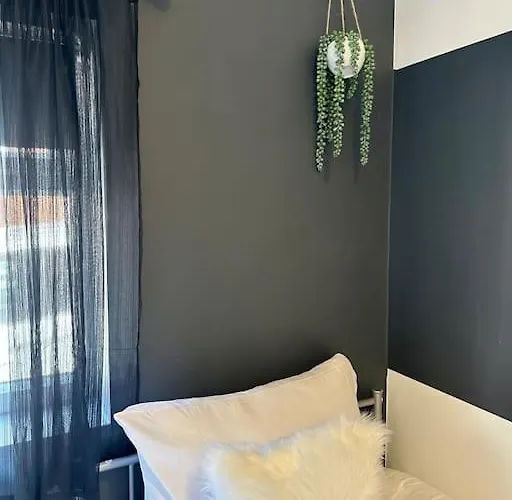 Hébergement de vacances Large Five Bedroom With Parking, Sleeps 11! Manchester