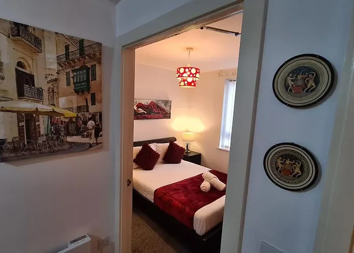 Lovely 2-bed Apt+wi-fi+parking.