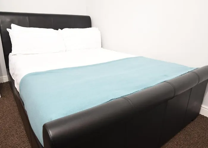 87 Rawsthorne Avenue Hotel Manchester