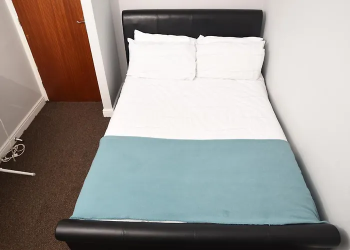 Hotel 87 Rawsthorne Avenue Manchester