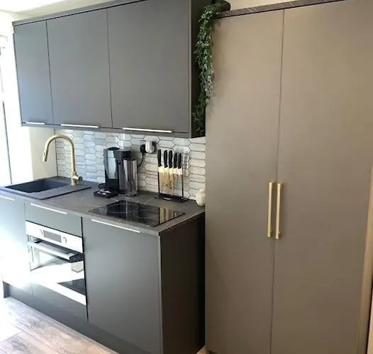 Apartamento Private Entrance 1 Bed Salford - Perfect Location For Concerts, Rhs Gardens, Centre And Salford Quays *