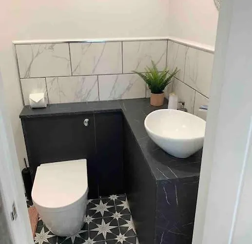 Lux Private Entrance 1 Bed - Free Parking - Ideal For Coop Live, Mcr Centre, Salford Royal Hospital & Buile Hill Mansion Wedding Venue מנצ'סטר