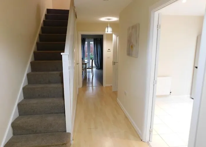 Amila House Manchester, Modern, Spacious, Sleeps 9 With Parking Semesterbostad Manchester