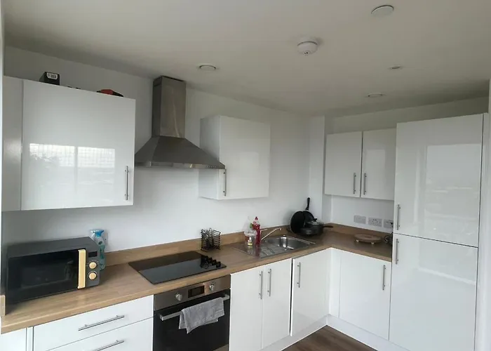 Luxury 2 Bedroom En-suite Balcony Views Appartamento