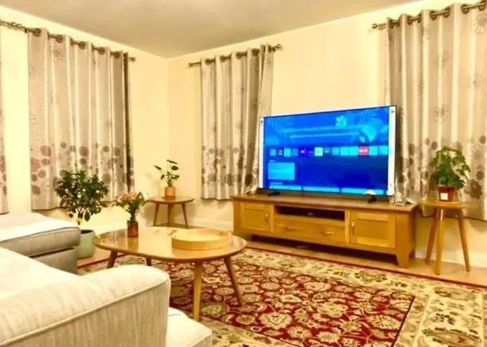 2 Bedroom Flat In Ardwick 아파트 *