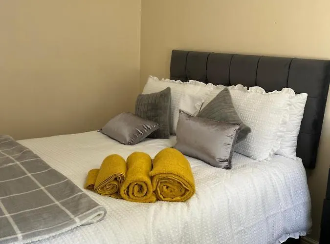 Szálloda Lovely 3 Bed Short Manchester