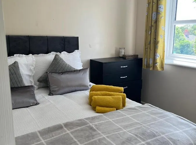 Lovely 3 Bed Short Szálloda