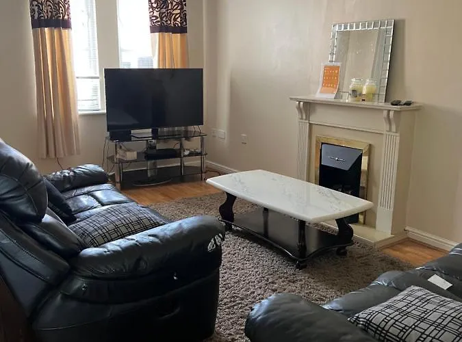 Lovely 3 Bed Short Szálloda *