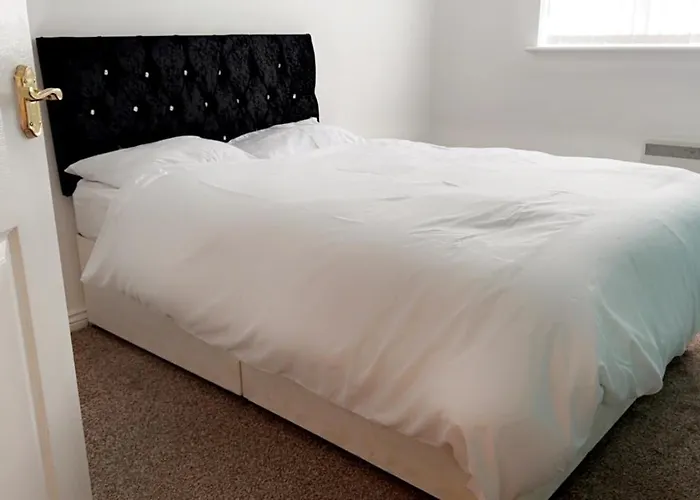 2 Bedroom With Free Parking Wi-fi, Very Close To Ao Arena & Centre